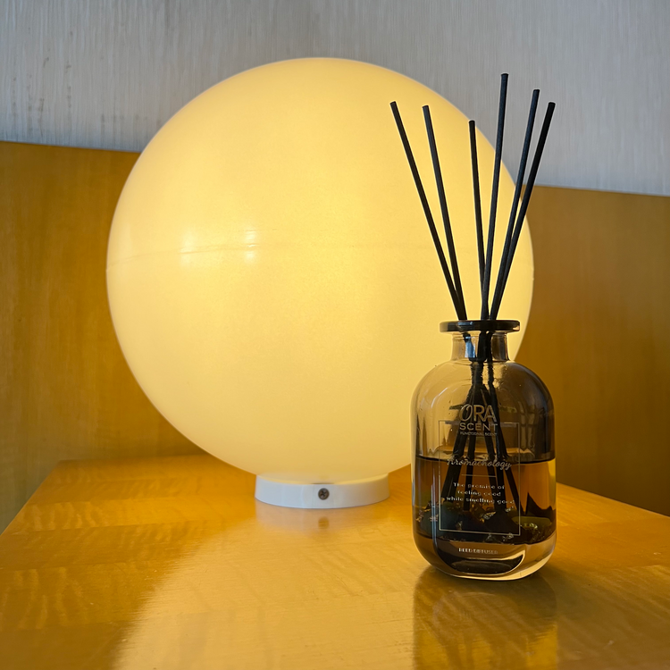 [NEW] Reed diffuser with 24K pure Gold and healing Crystals. Infused with functional scent "Olfactory System" technology jointly produce in Switzerland. A new type of Aromatherapy with scent that does more than smelling good. Ora Scent. Ora Bedding Singapore. Home fragrance. Essential oil.